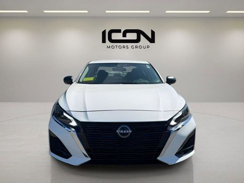 Used 2025 Nissan Altima 2.5 SV FWD image 8