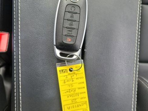 Used 2025 Nissan Rogue SL image 35