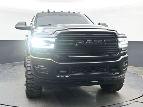 Used 2019 RAM 2500 Laramie w/ Black Appearance Package AWD/4WD image 3