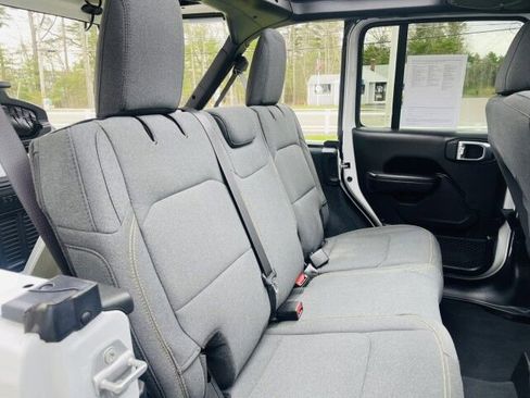 Used 2024 Jeep Wrangler Unlimited Sport AWD/4WD image 15