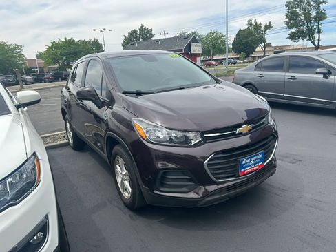 Used 2021 Chevrolet Trax LS w/ LPO, Cargo Package AWD/4WD image 3