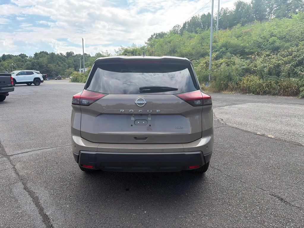 Used 2025 Nissan Rogue SV AWD/4WD image 8