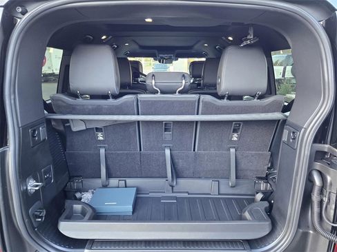 New 2025 Land Rover Defender 130 X-Dynamic SE image 15