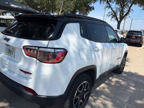 Used 2025 Jeep Compass Trailhawk AWD/4WD image 9