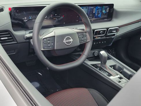 New 2026 Nissan Sentra SR w/ Floor Mat Package FWD image 6