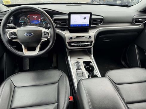 Used 2023 Ford Explorer XLT w/ Equipment Group 202A image 10