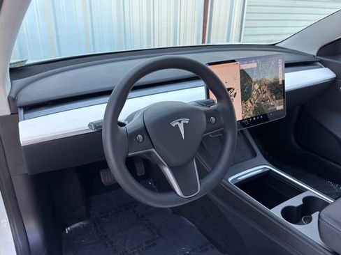 Used 2021 Tesla Model 3 Standard Range Plus image 13