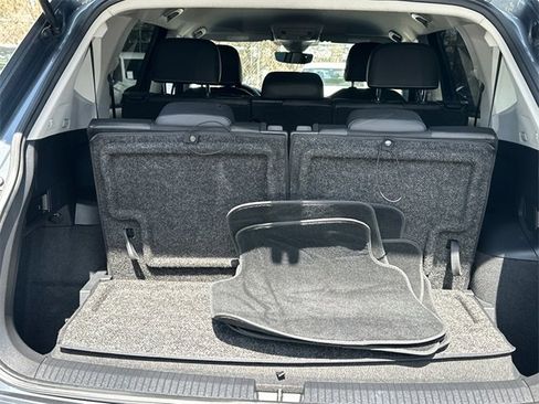 Used 2023 Volkswagen Tiguan SE image 30