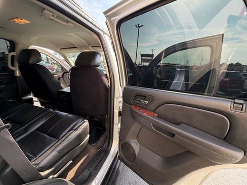 Used 2014 Chevrolet Tahoe LT RWD image 19