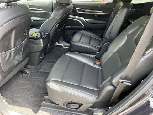 Used 2025 Kia Telluride S FWD image 17