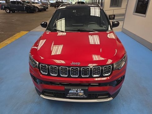 Used 2025 Jeep Compass Limited AWD/4WD image 17