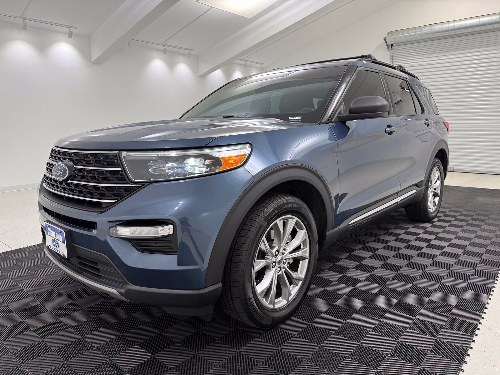 Used 2020 Ford Explorer XLT w/ Equipment Group 202A AWD/4WD image 3