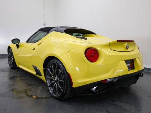 Used 2015 Alfa Romeo 4C Spider w/ Spider Track Package 2 RWD image 5