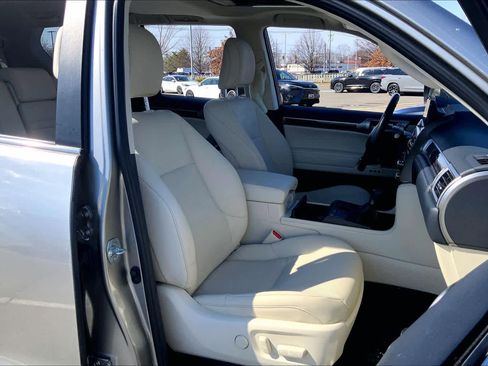 Used 2023 Lexus GX 460 Premium w/ Premium Package image 9