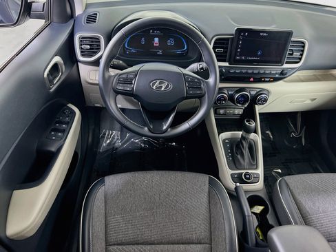 Used 2023 Hyundai Venue Limited image 22