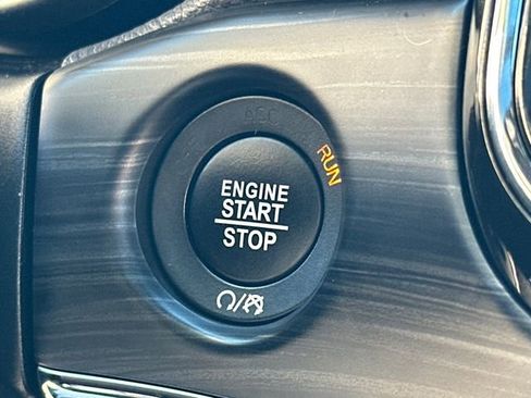 Used 2022 Jeep Grand Cherokee Limited w/ Tech Group image 36