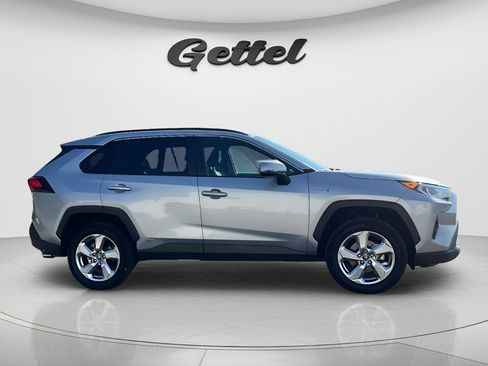 Used 2021 Toyota RAV4 XLE Premium AWD/4WD image 4
