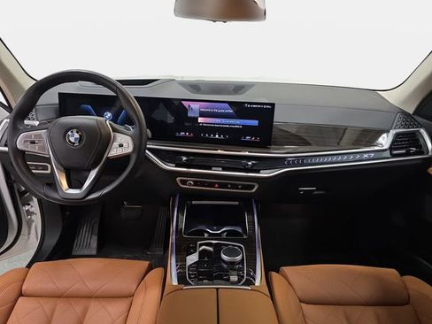Certified 2025 BMW X7 xDrive40i AWD/4WD image 9