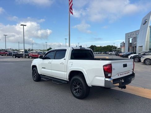 Used 2021 Toyota Tacoma SR5 RWD image 3