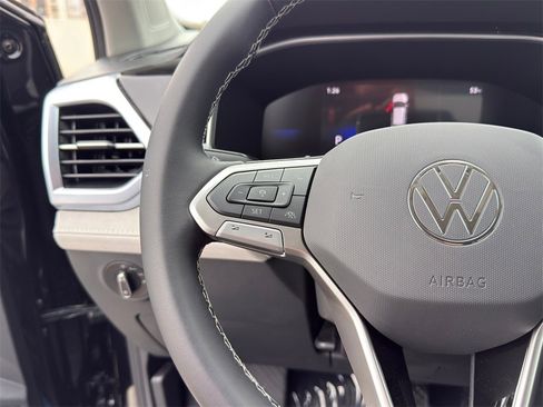 New 2026 Volkswagen Taos SE image 14