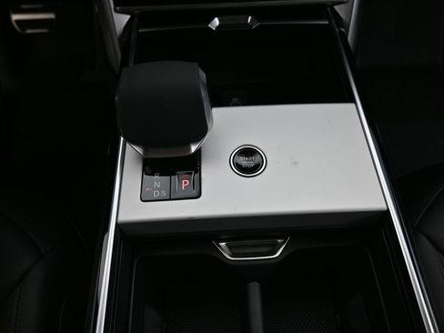 New 2025 Land Rover Range Rover SE image 31