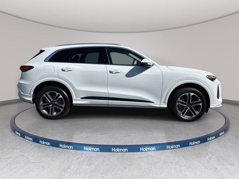 Certified 2025 Audi Q5 Premium w/ Convenience Package AWD/4WD image 2