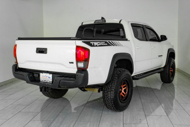 Used 2018 Toyota Tacoma TRD Off-Road w/ Technology Package AWD/4WD image 6