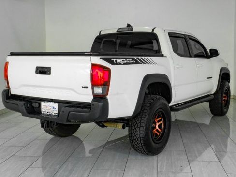 Used 2018 Toyota Tacoma TRD Off-Road w/ Technology Package AWD/4WD image 6
