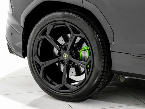Used 2021 Lamborghini Urus image 32