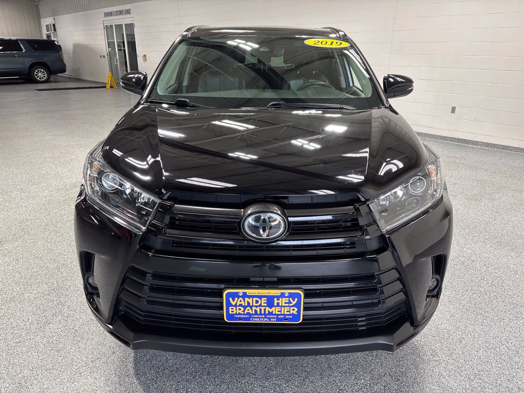 Used 2019 Toyota Highlander SE AWD/4WD image 2