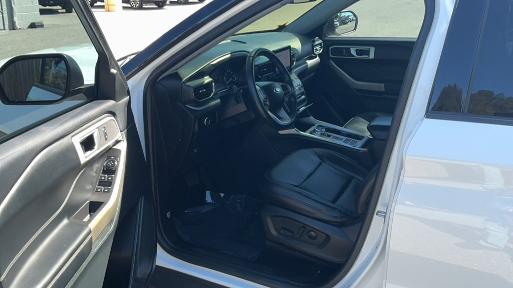 Certified 2023 Ford Explorer XLT w/ Equipment Group 202A RWD image 26