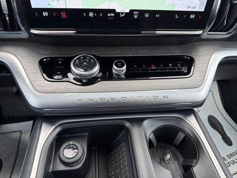 Used 2025 Ford Expedition Max Platinum w/ Driver's Package image 26