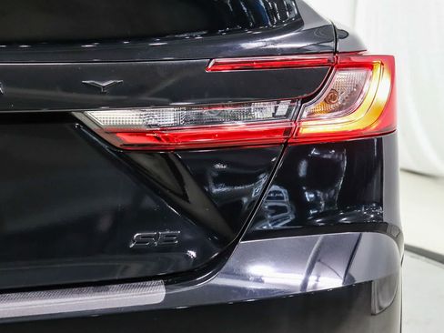 Used 2025 Toyota Camry SE w/ Convenience Package FWD image 11