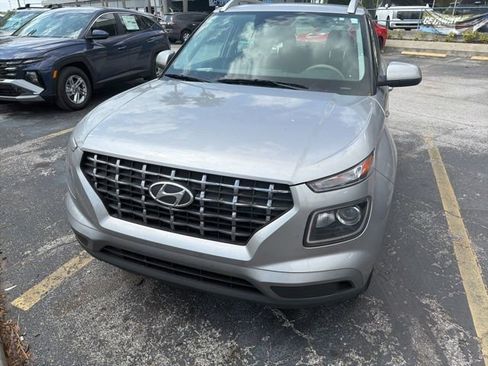 Used 2023 Hyundai Venue SEL w/ Cargo Package image 11