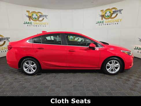 Used 2018 Chevrolet Cruze LT FWD image 10