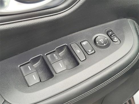 Used 2024 Honda HR-V LX image 16