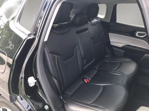Used 2022 Jeep Compass Limited AWD/4WD image 3
