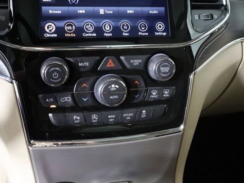 Used 2021 Jeep Grand Cherokee Limited w/ Sun & Sound Group AWD/4WD image 44