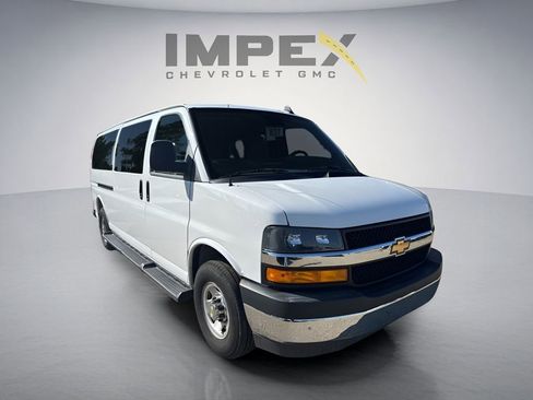 Used 2025 Chevrolet Express 3500 LT w/ LT Preferred Equipment Group RWD image 5