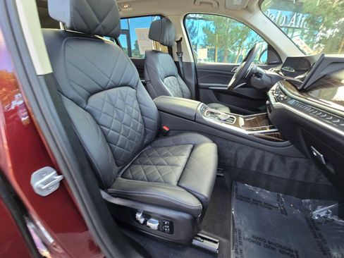 Used 2024 BMW X7 xDrive40i image 11