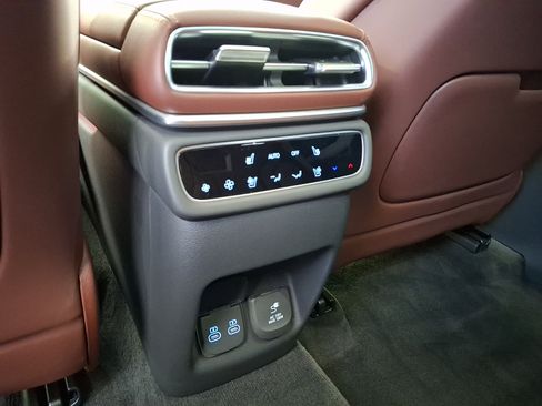 Certified 2025 Genesis GV80 3.5T Prestige AWD/4WD image 11