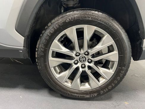 Used 2021 Toyota RAV4 XLE Premium image 21