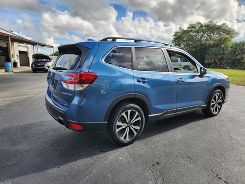Used 2022 Subaru Forester Limited AWD/4WD image 9