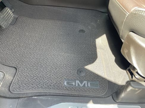 Used 2024 GMC Sierra 1500 Denali AWD/4WD image 36