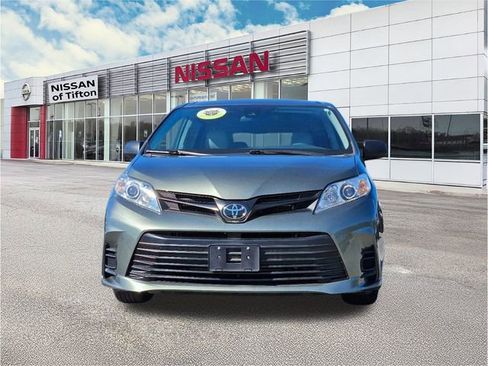 Used 2020 Toyota Sienna L image 2