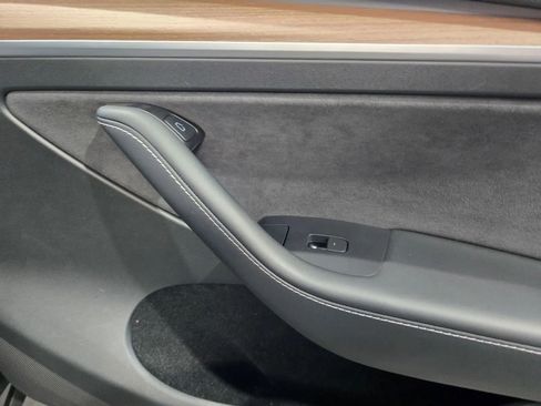 Used 2023 Tesla Model Y 2WD image 6