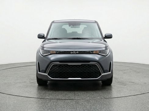 Used 2025 Kia Soul LX w/ LX Technology Package image 2