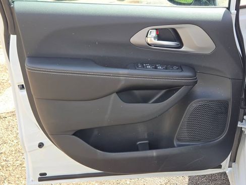 New 2027 Chrysler Pacifica LX FWD image 20