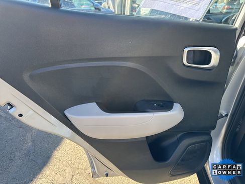 Used 2025 Hyundai Venue SEL image 30