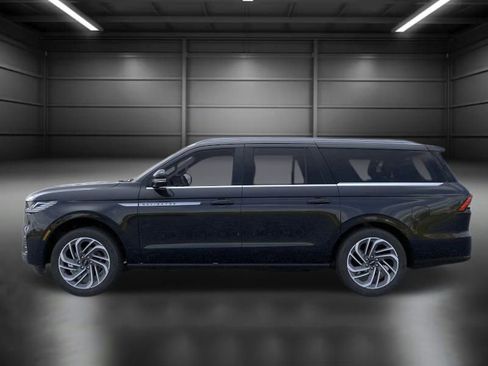 New 2025 Lincoln Navigator L Reserve image 3